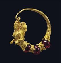 greek-gold-and-garnet-earring-hellenistic-period